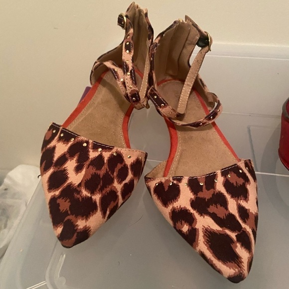 Size 6 Old Navy Leopard flat shoes - Picture 1 of 6